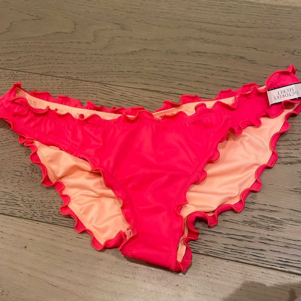 Victoria Secret ruffle cheeky bottoms size medium